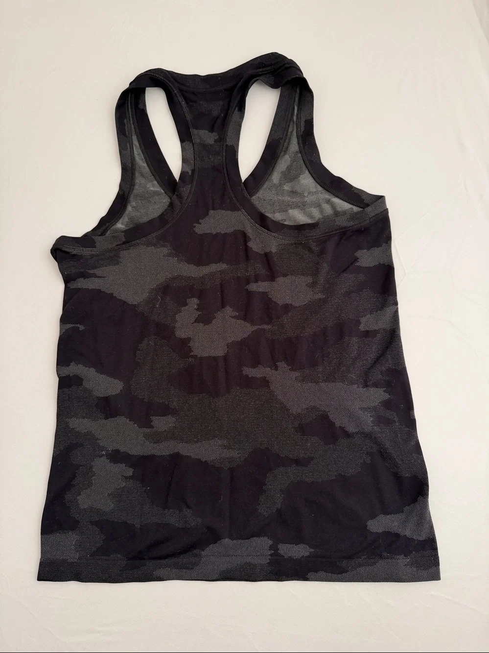 Athleta Momentum Seamless Racerback Tank Top black charcoal gray camouflage M
